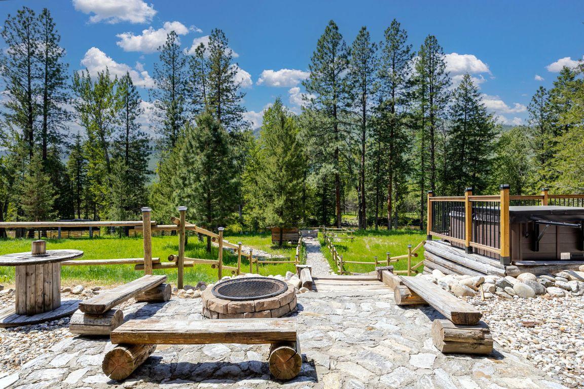 









6241


33

Highway,
Carmi,




BC
V0H 1A0

