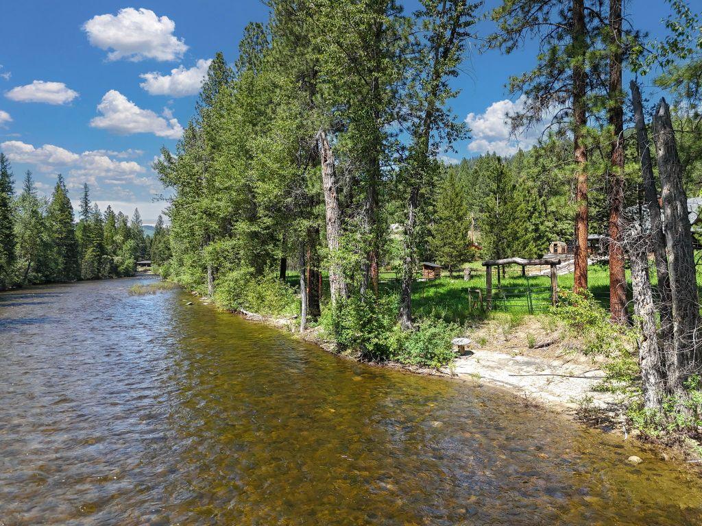 









6241


33

Highway,
Carmi,




BC
V0H 1A0

