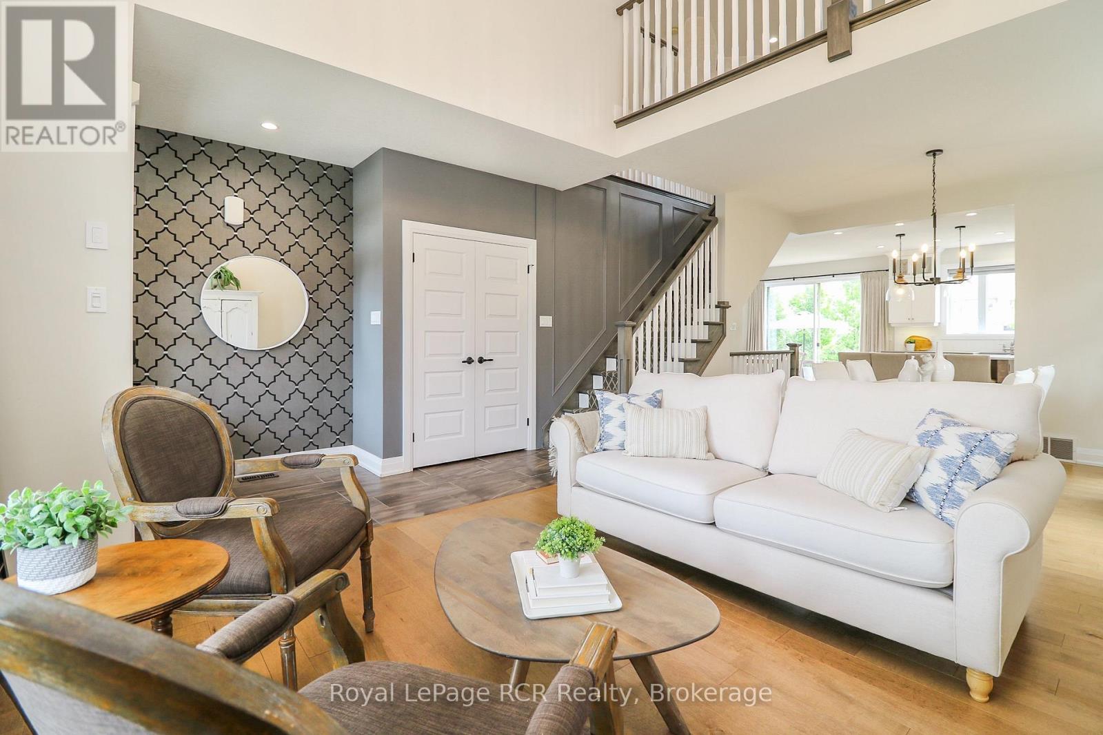 












7 PORTLAND STREET

,
Collingwood,




Ontario
L9Y2L3

