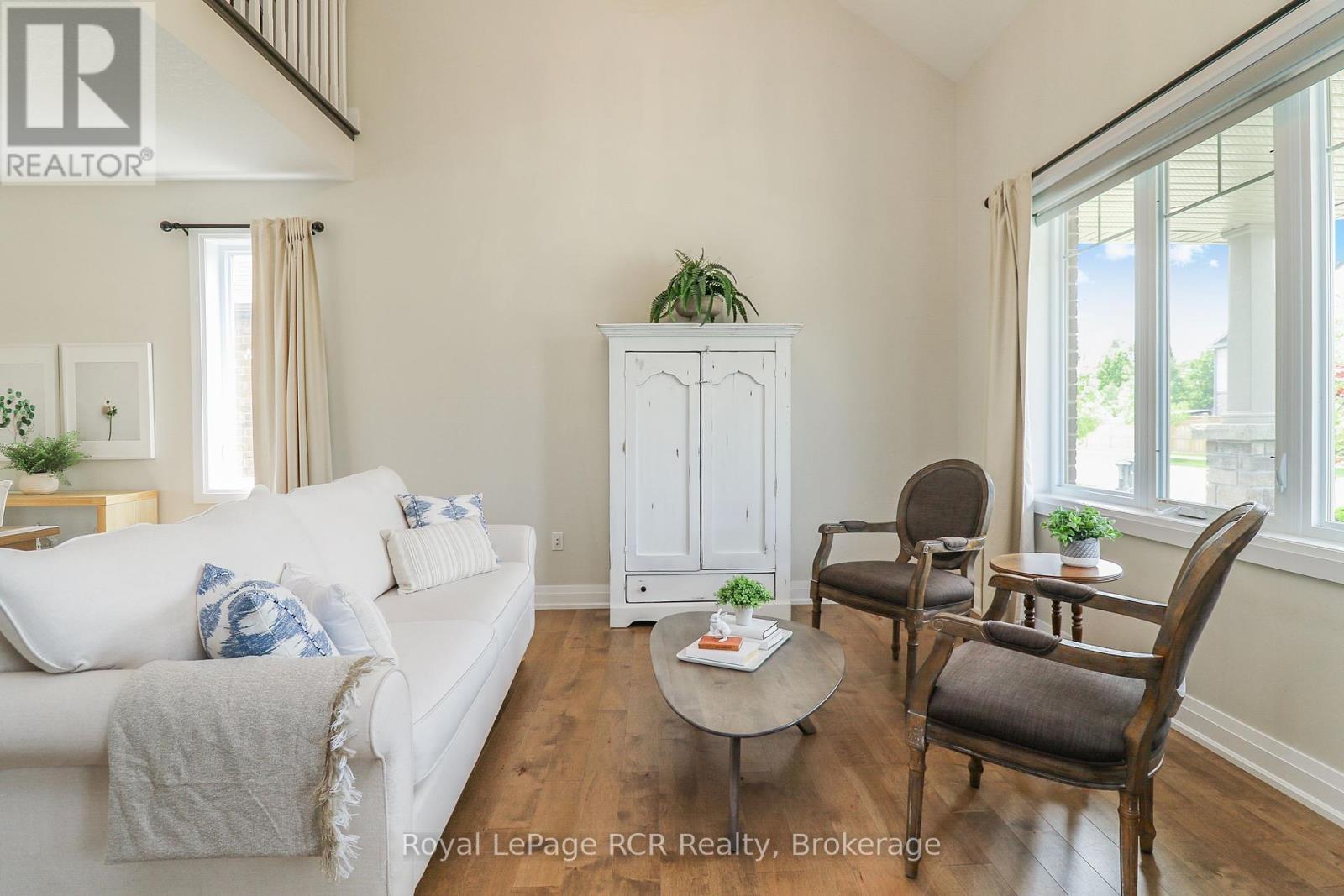 












7 PORTLAND STREET

,
Collingwood,




Ontario
L9Y2L3

