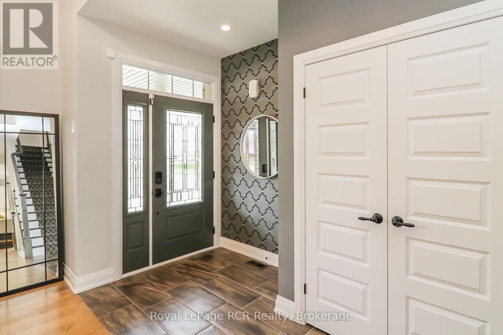 












7 PORTLAND STREET

,
Collingwood,




Ontario
L9Y2L3

