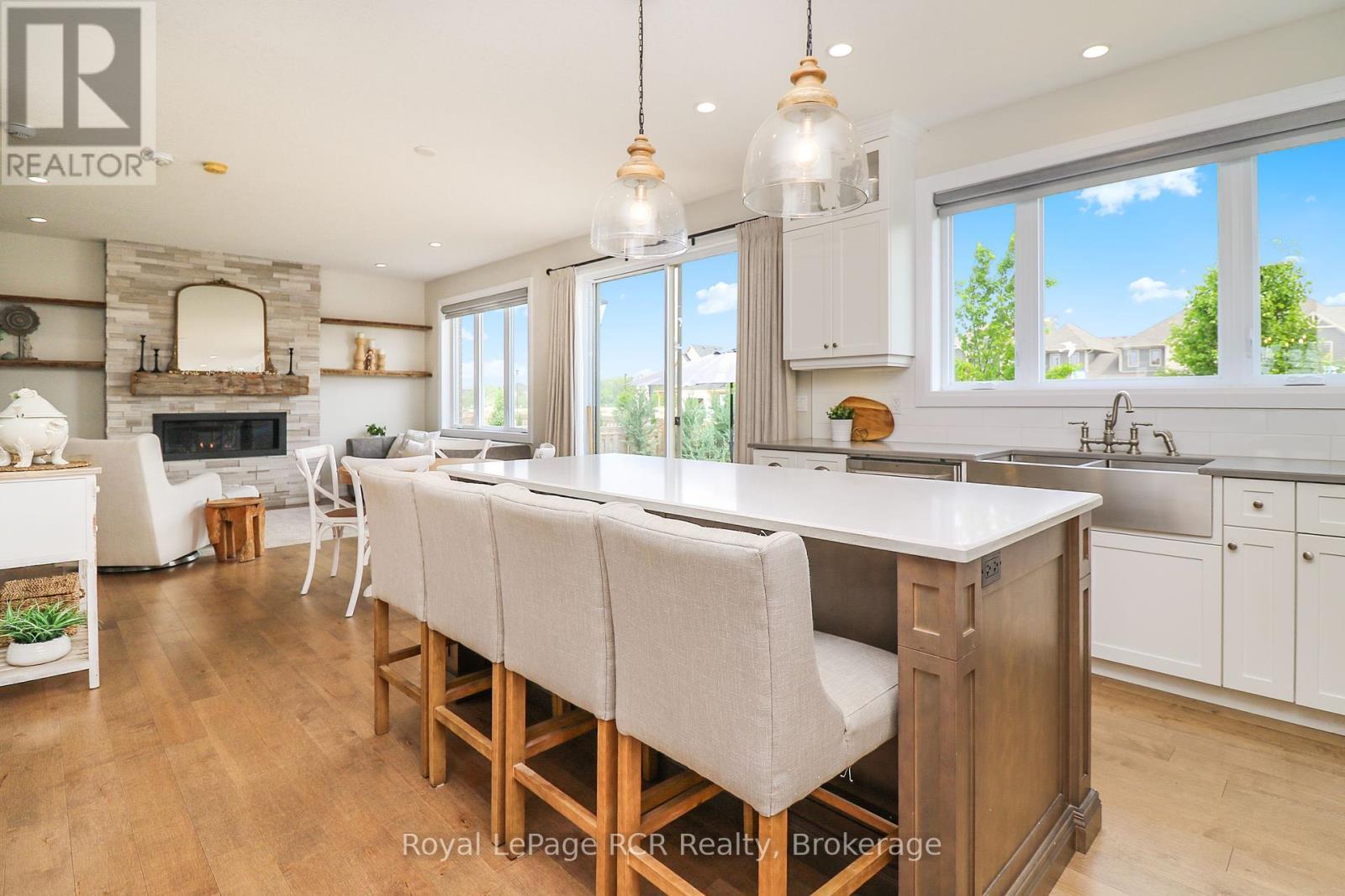 












7 PORTLAND STREET

,
Collingwood,




Ontario
L9Y2L3

