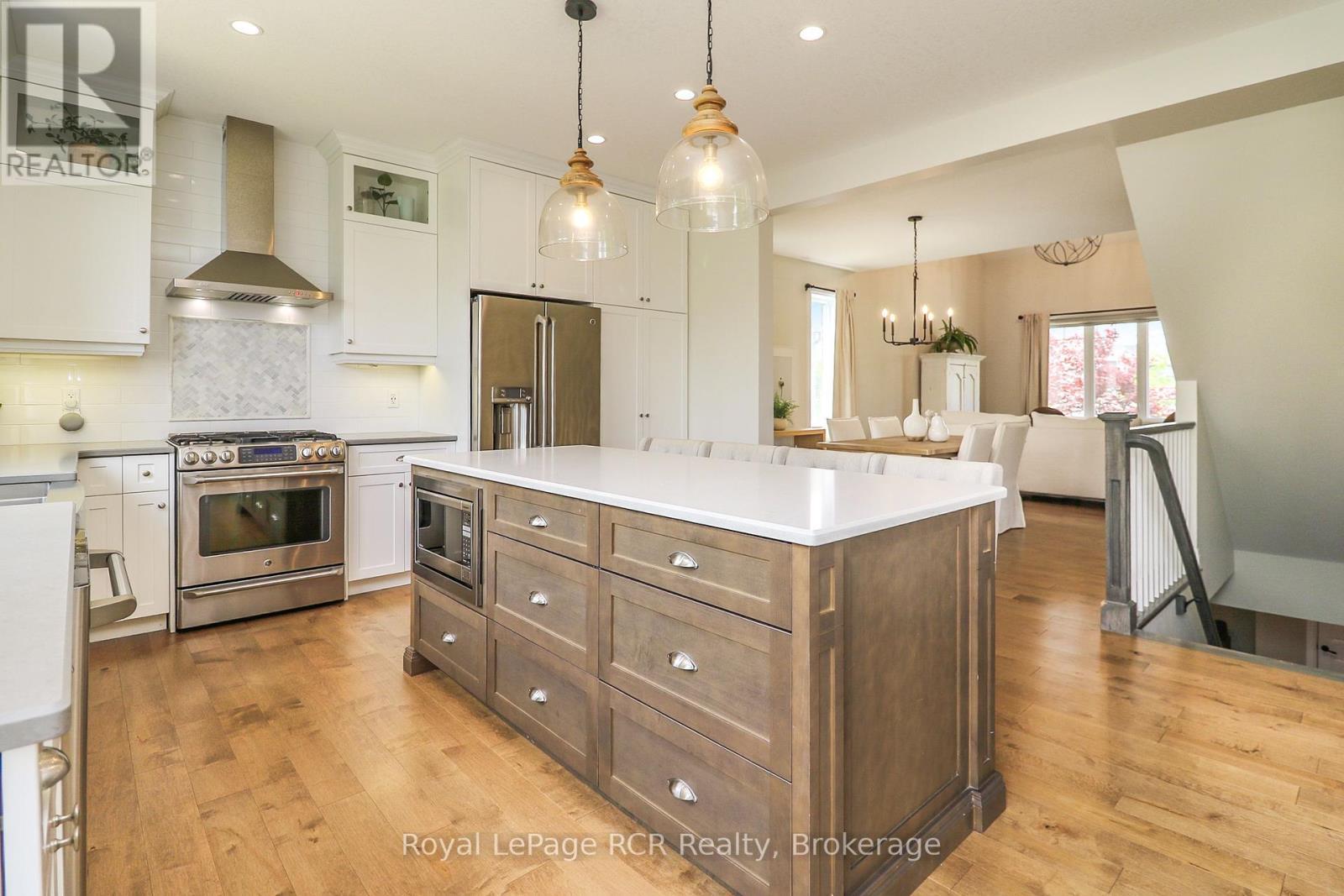 












7 PORTLAND STREET

,
Collingwood,




Ontario
L9Y2L3

