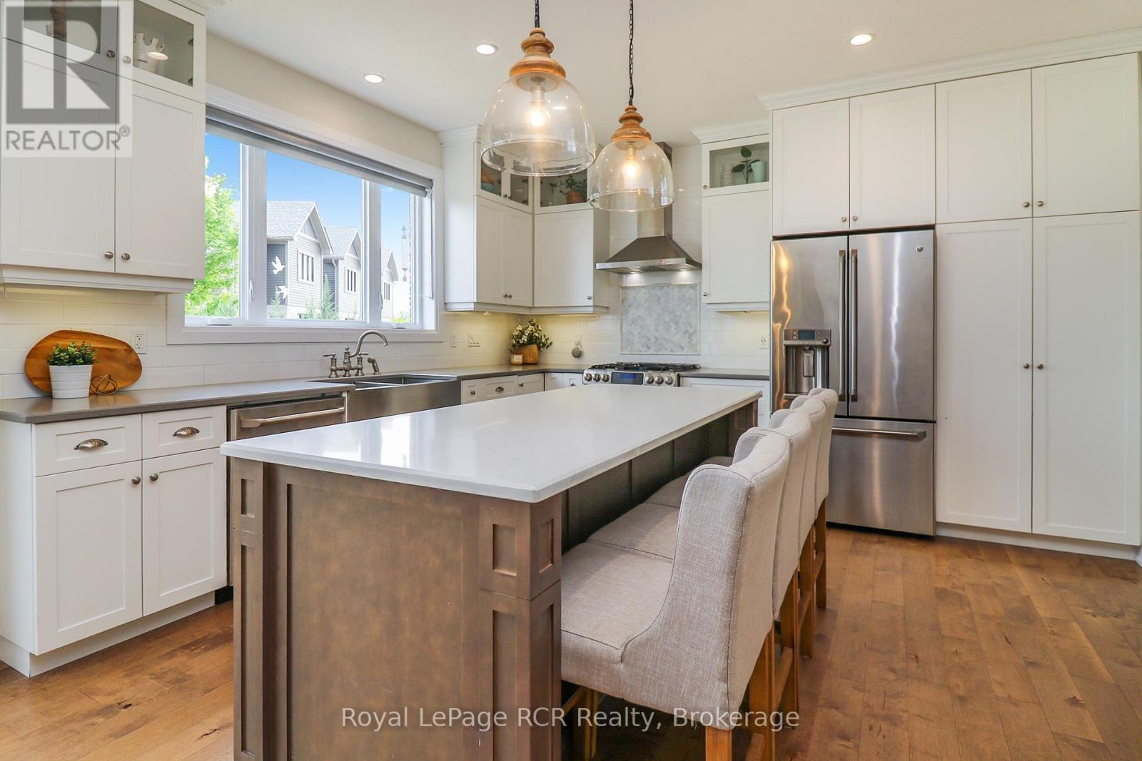 












7 PORTLAND STREET

,
Collingwood,




Ontario
L9Y2L3

