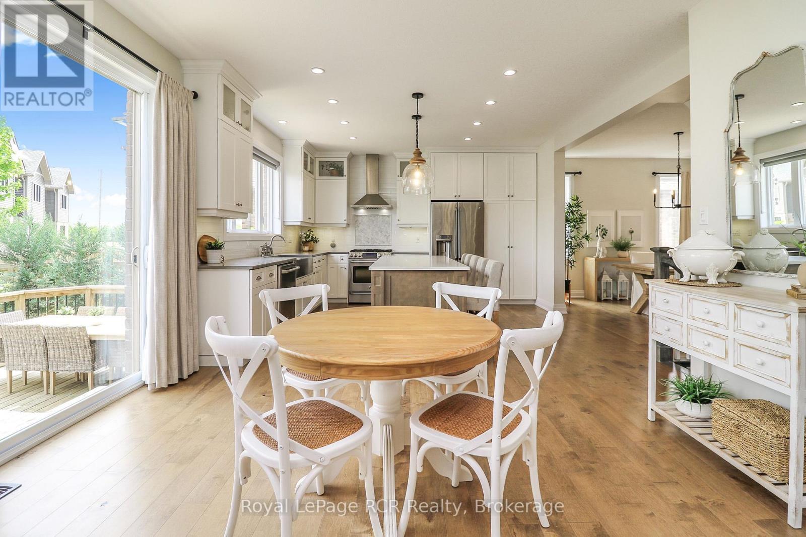 












7 PORTLAND STREET

,
Collingwood,




Ontario
L9Y2L3

