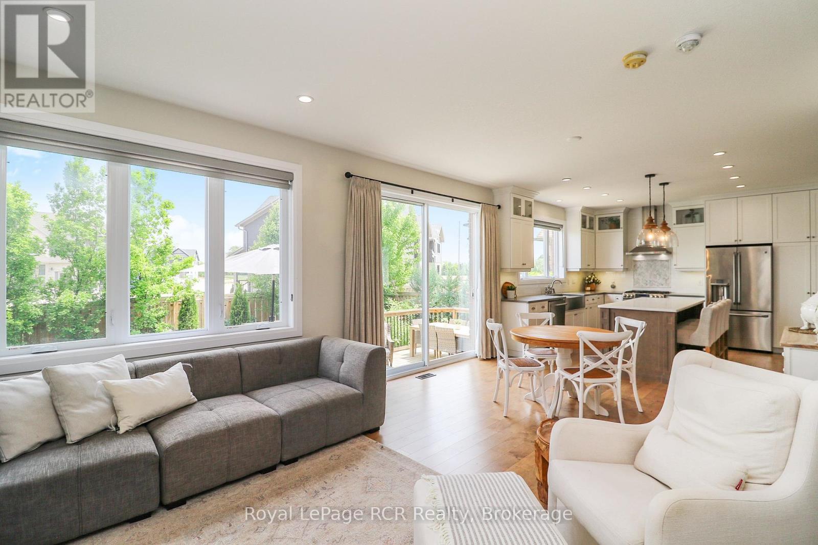 












7 PORTLAND STREET

,
Collingwood,




Ontario
L9Y2L3

