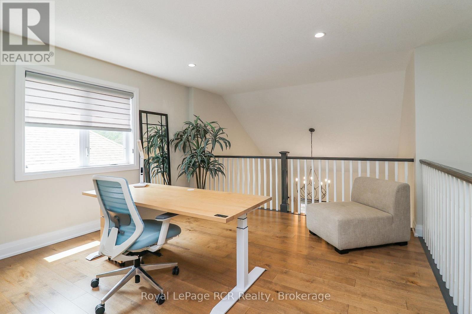 












7 PORTLAND STREET

,
Collingwood,




Ontario
L9Y2L3

