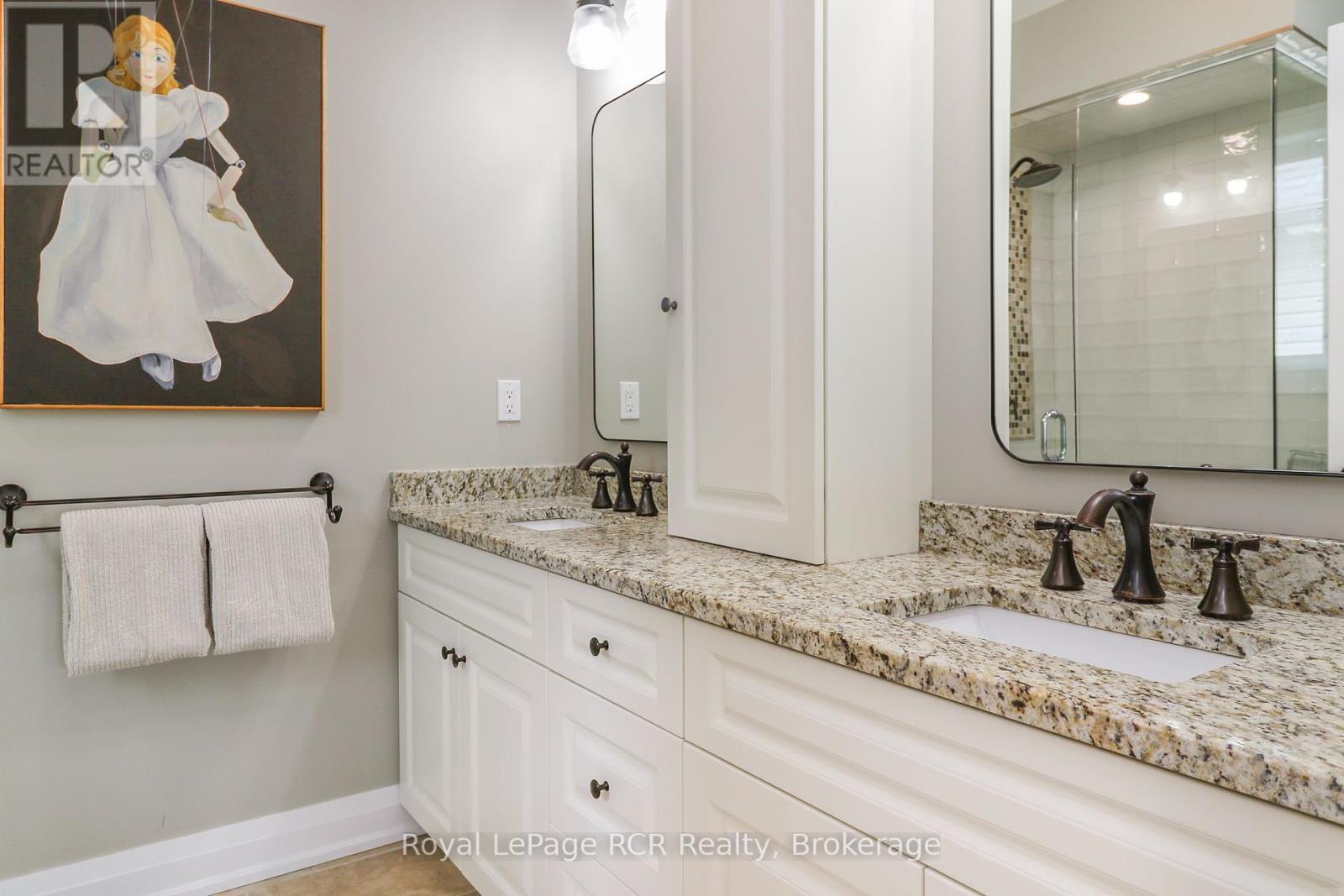 












7 PORTLAND STREET

,
Collingwood,




Ontario
L9Y2L3

