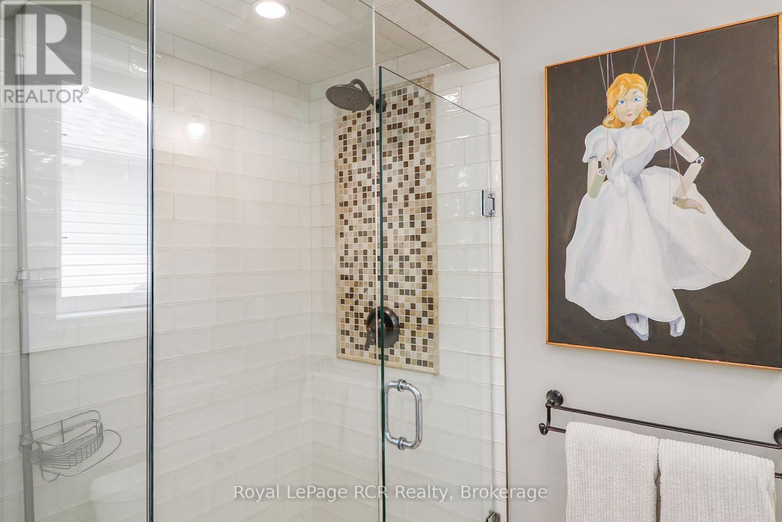 












7 PORTLAND STREET

,
Collingwood,




Ontario
L9Y2L3

