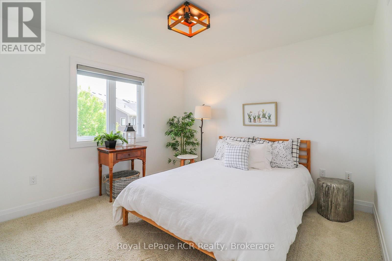












7 PORTLAND STREET

,
Collingwood,




Ontario
L9Y2L3

