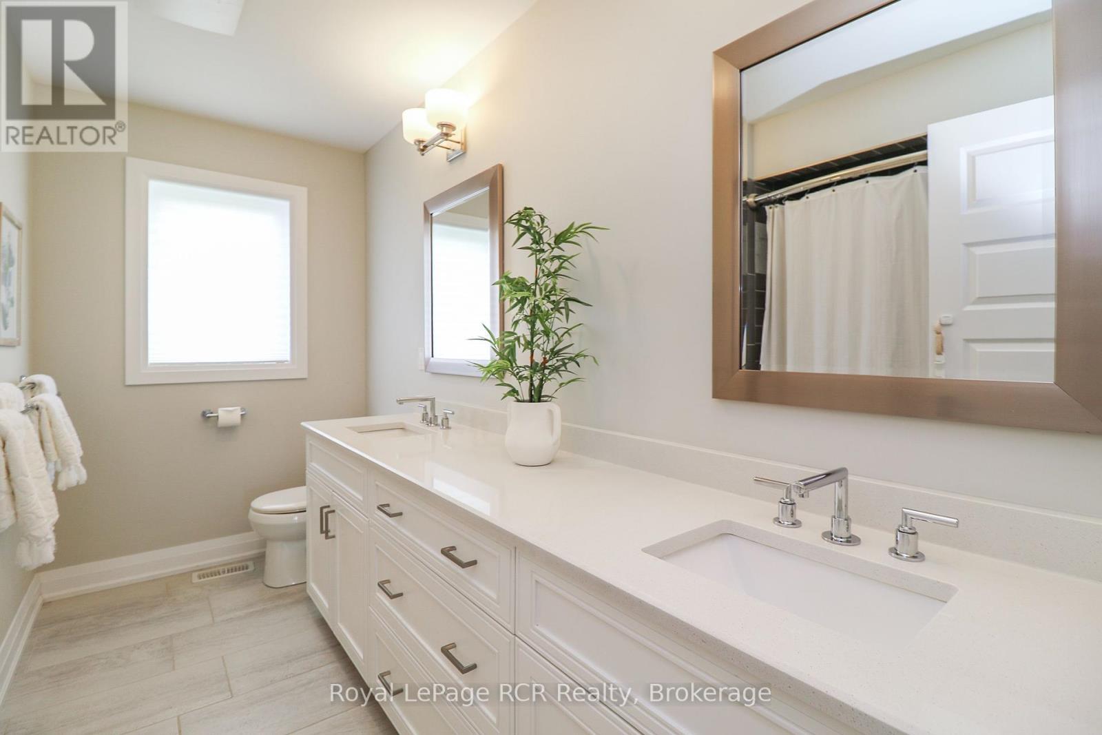 












7 PORTLAND STREET

,
Collingwood,




Ontario
L9Y2L3

