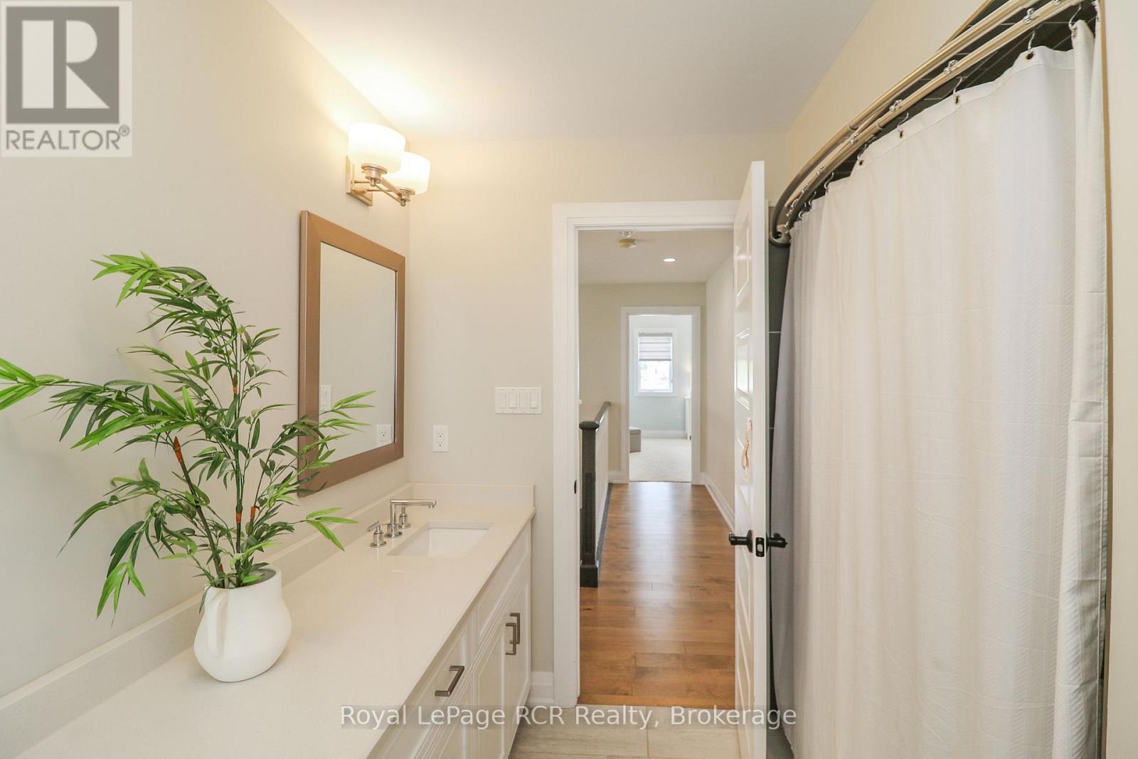 












7 PORTLAND STREET

,
Collingwood,




Ontario
L9Y2L3

