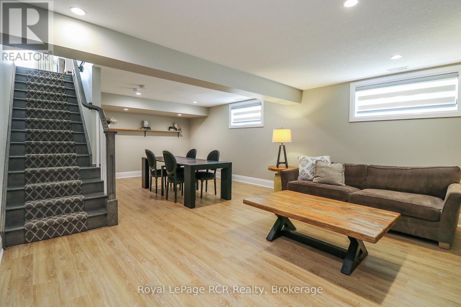 












7 PORTLAND STREET

,
Collingwood,




Ontario
L9Y2L3

