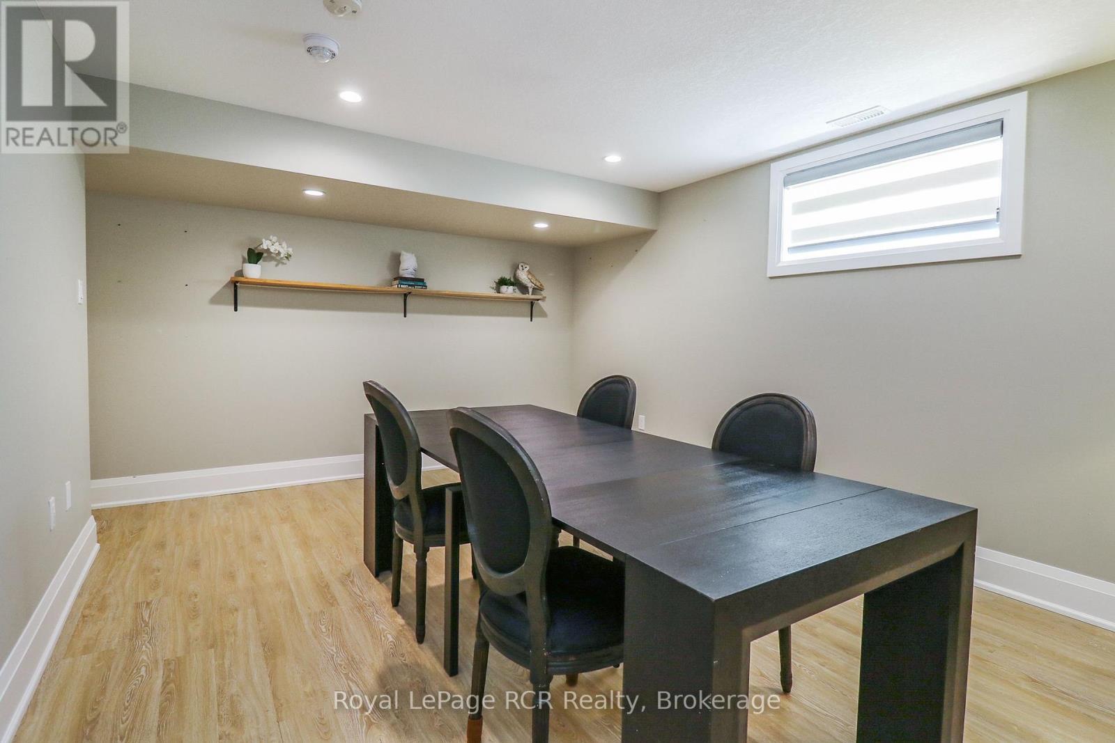 












7 PORTLAND STREET

,
Collingwood,




Ontario
L9Y2L3

