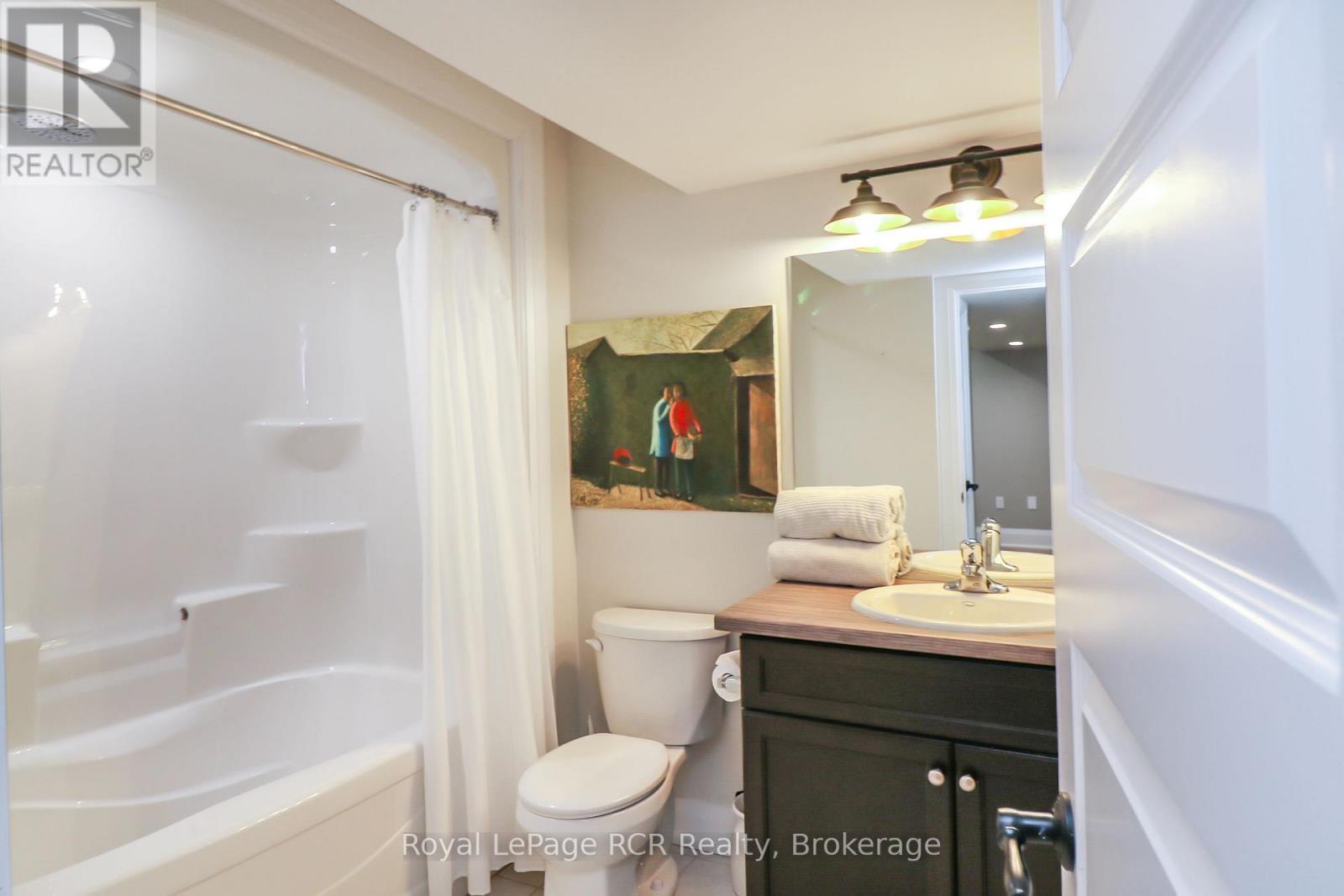 












7 PORTLAND STREET

,
Collingwood,




Ontario
L9Y2L3

