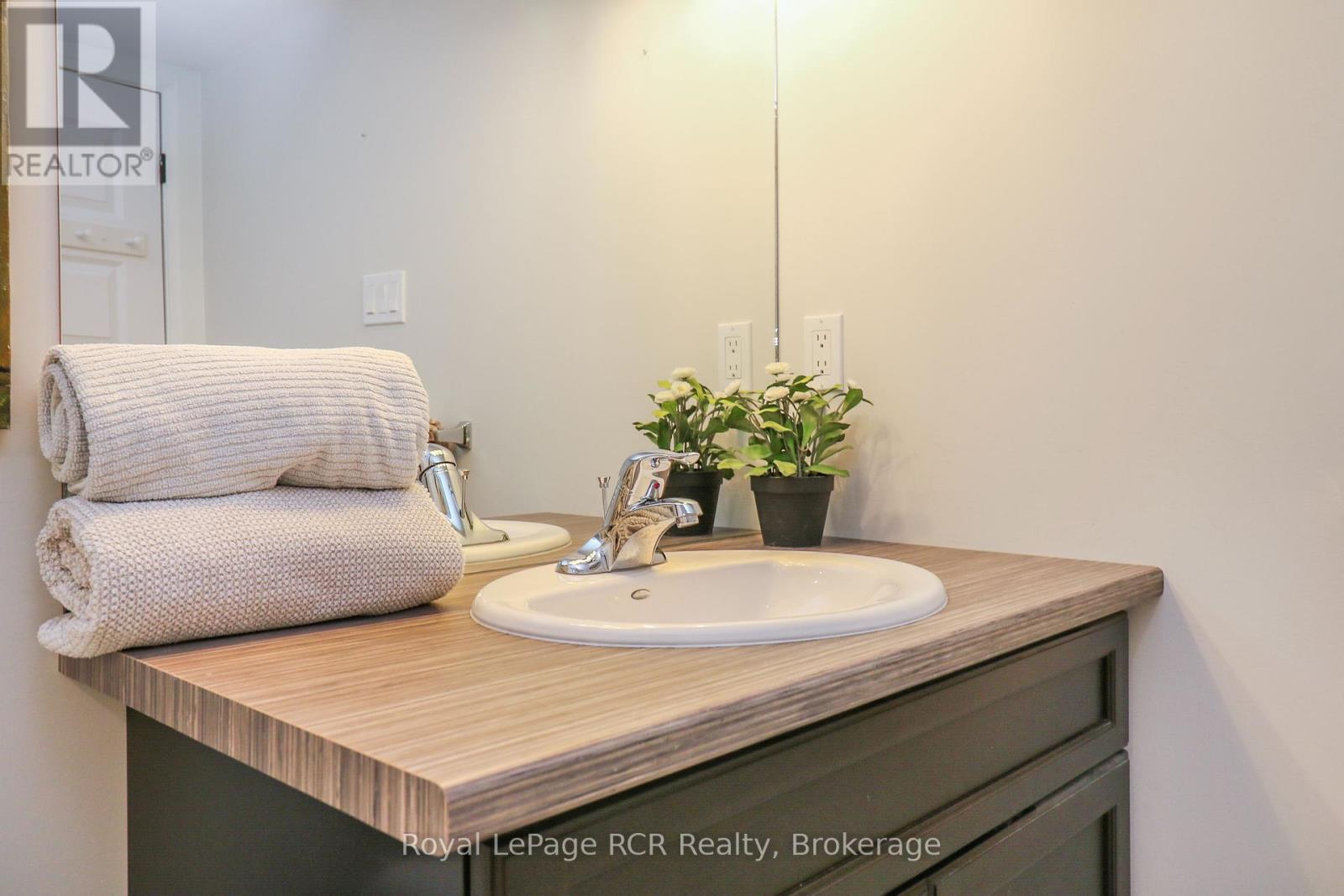 












7 PORTLAND STREET

,
Collingwood,




Ontario
L9Y2L3

