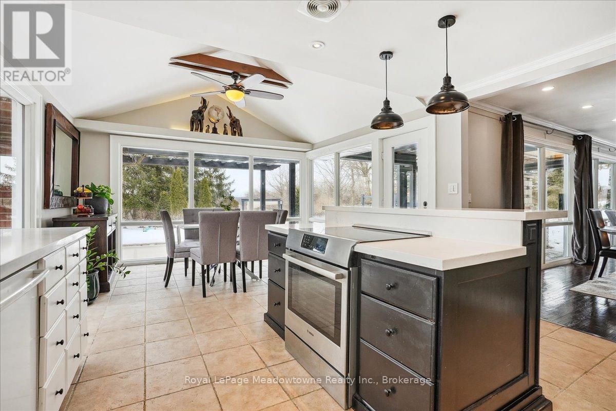 












12840 BRITANNIA ROAD

,
Milton (MI Rural Milton),




Ontario
L9E0V3

