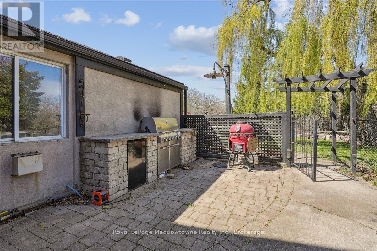 












12840 BRITANNIA ROAD

,
Milton (MI Rural Milton),




Ontario
L9E0V3

