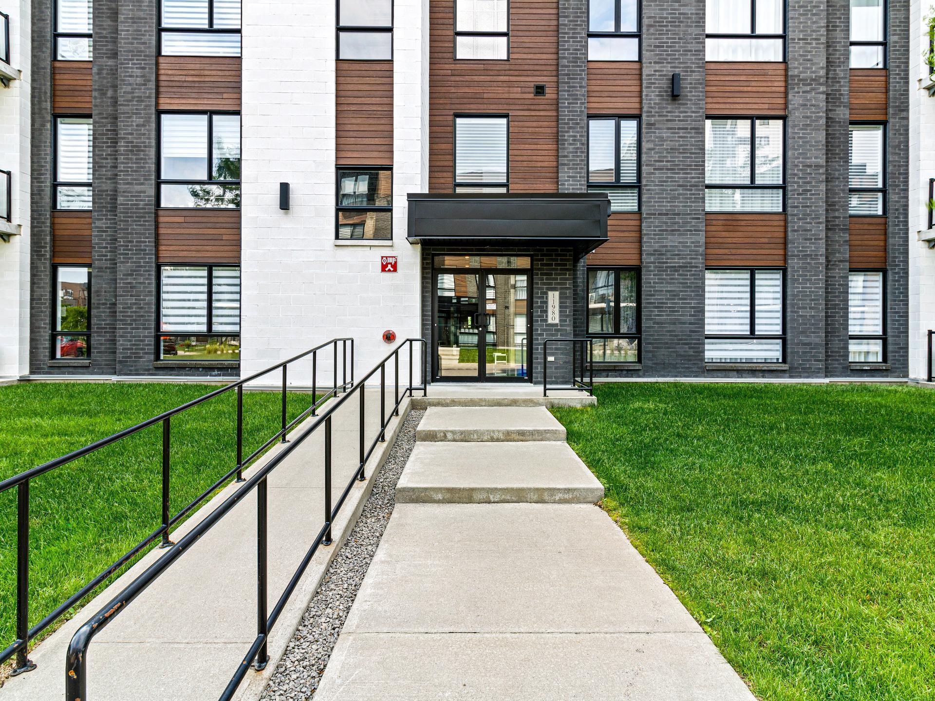 









11980


Rue d'Amboise 

, 104,
Mirabel,




QC
J7J0S8

