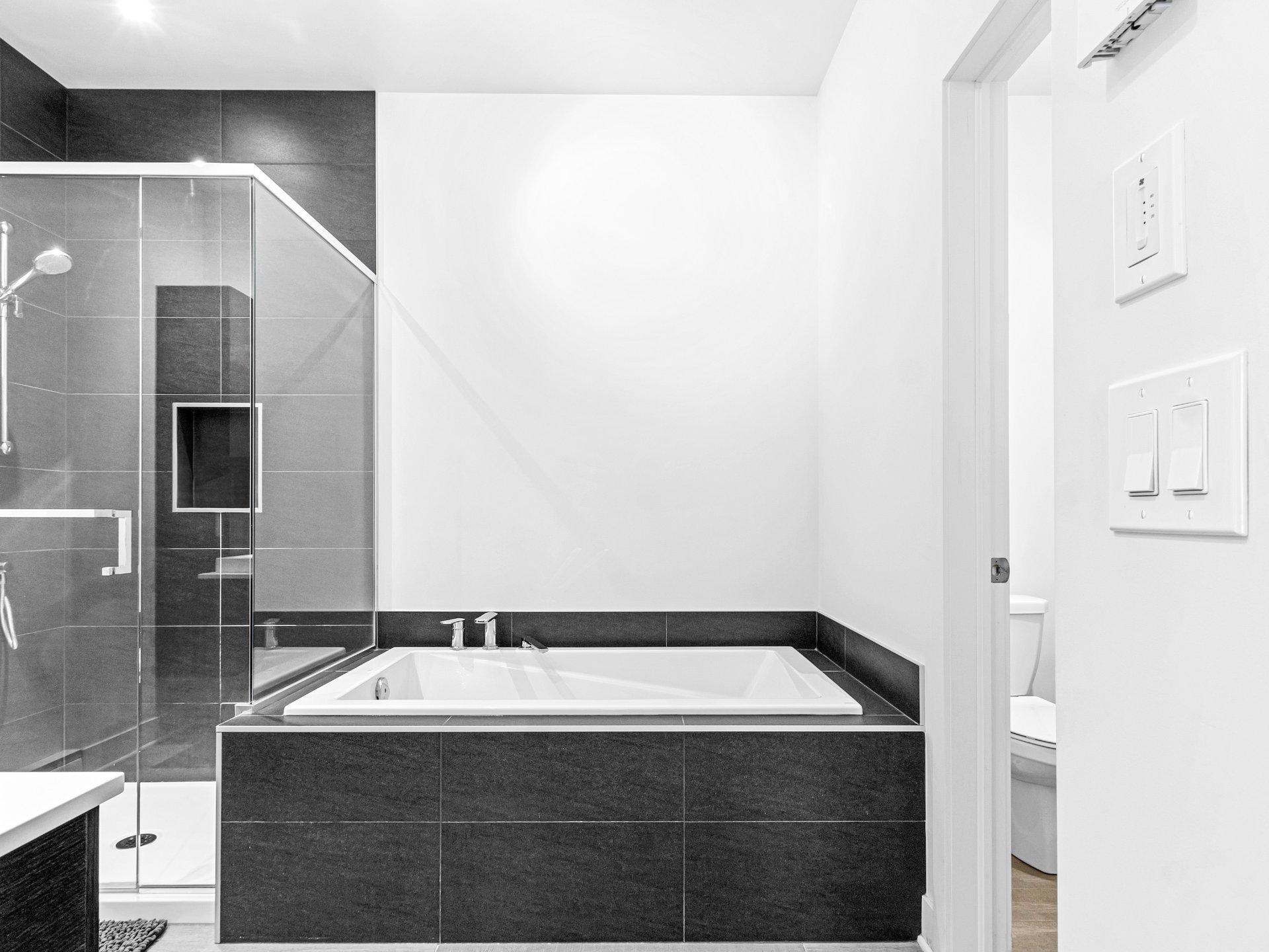 









11980


Rue d'Amboise 

, 104,
Mirabel,




QC
J7J0S8

