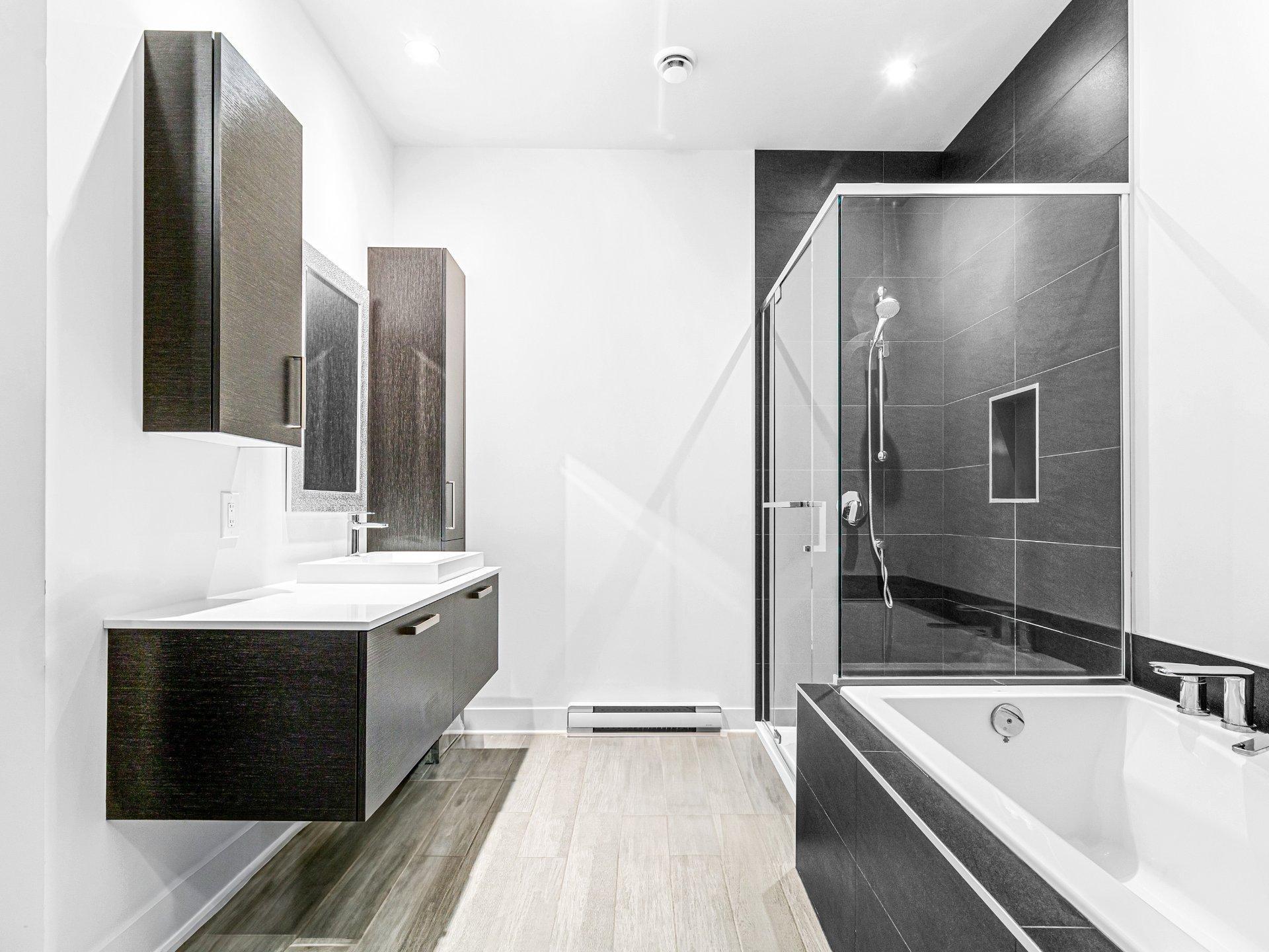









11980


Rue d'Amboise 

, 104,
Mirabel,




QC
J7J0S8

