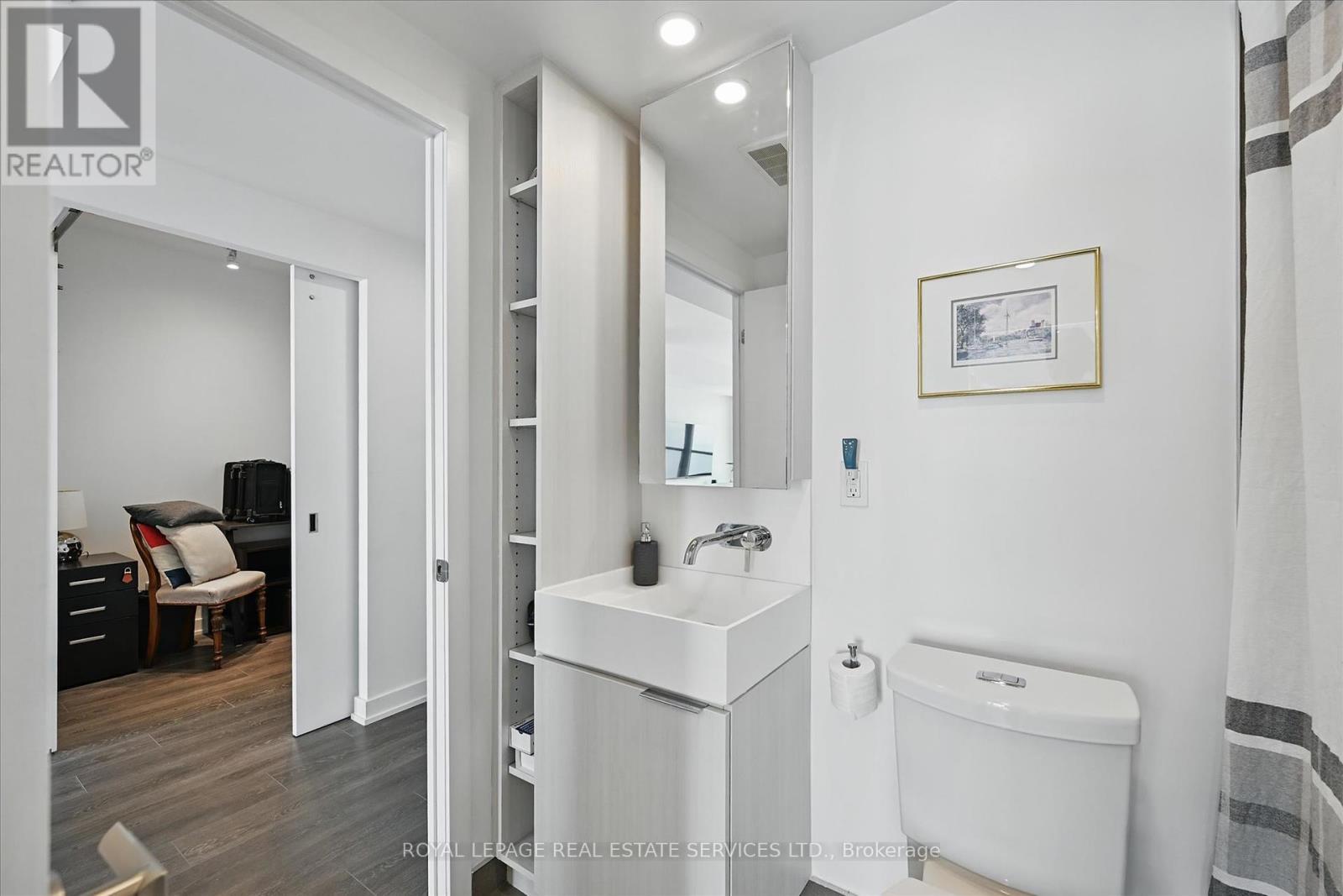 












1705 - 370 MARTHA STREET

,
Burlington,




Ontario
L7R0G9

