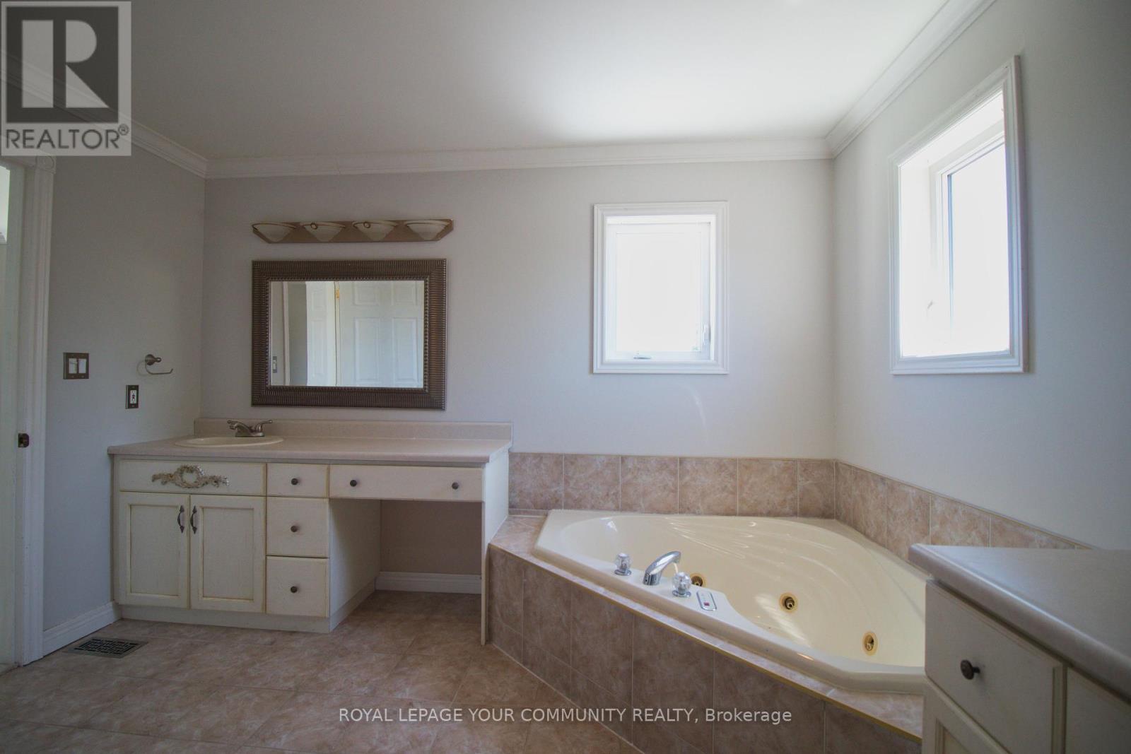 












199 GARDEN PATH

,
Chatham-Kent,




Ontario
N7L5M2

