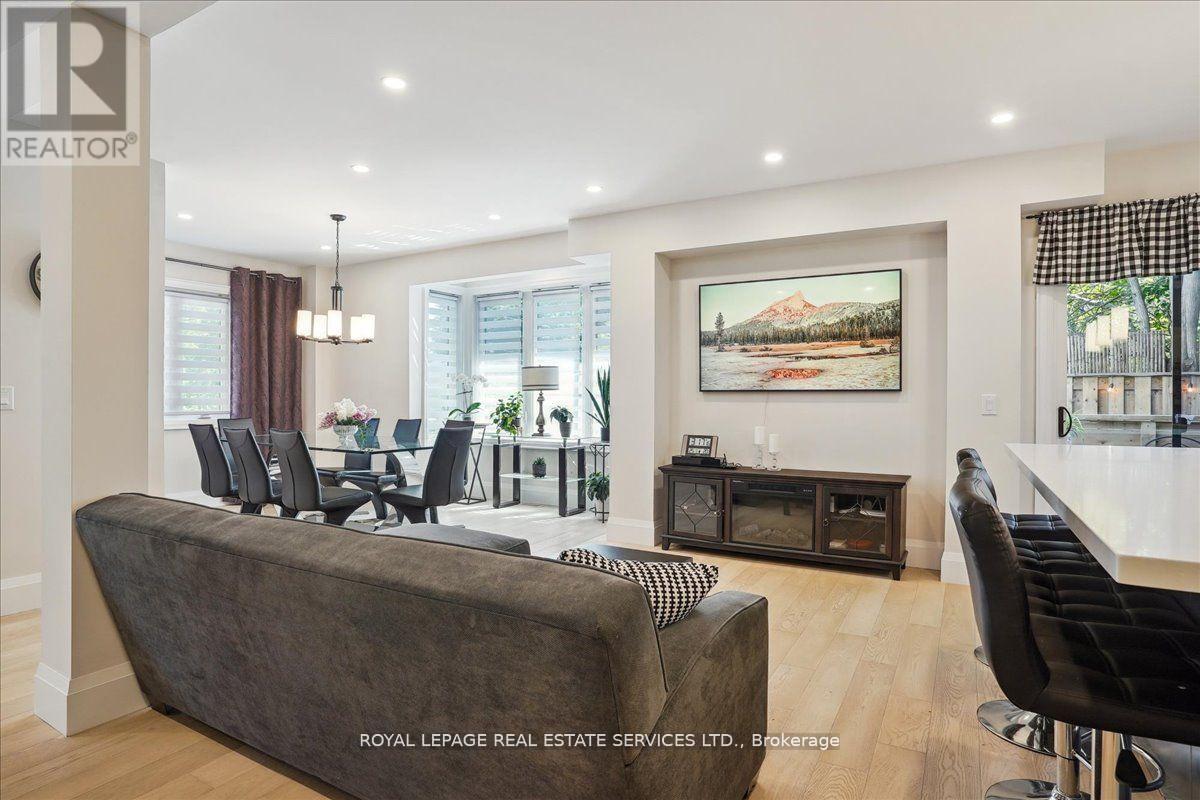












24 PEEL STREET N

,
Hamilton,




Ontario
L9H2Z9


