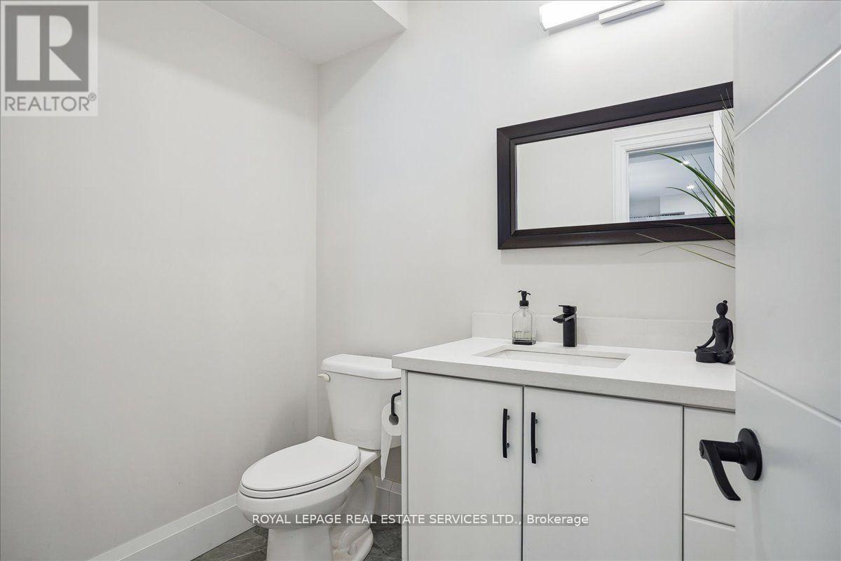 












24 PEEL STREET N

,
Hamilton,




Ontario
L9H2Z9

