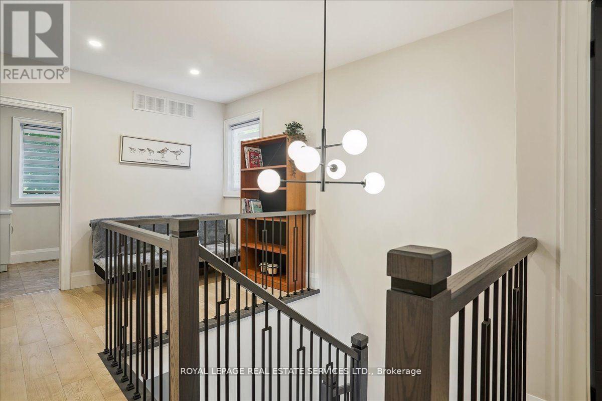 












24 PEEL STREET N

,
Hamilton,




Ontario
L9H2Z9

