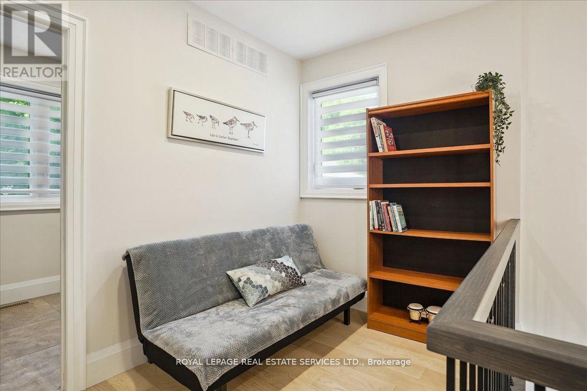 












24 PEEL STREET N

,
Hamilton,




Ontario
L9H2Z9

