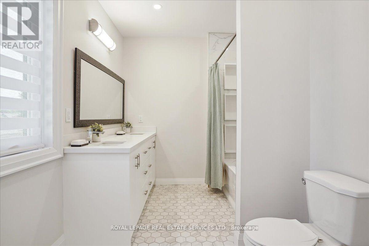












24 PEEL STREET N

,
Hamilton,




Ontario
L9H2Z9


