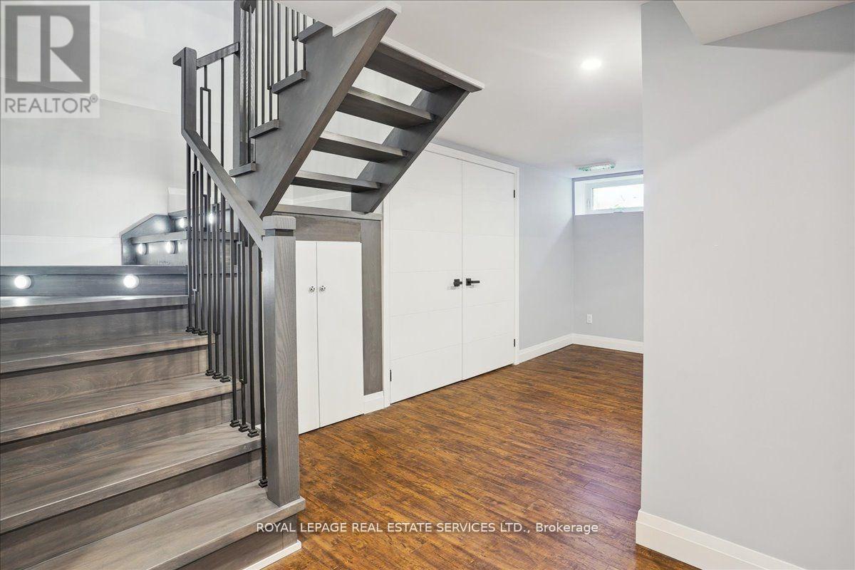 












24 PEEL STREET N

,
Hamilton,




Ontario
L9H2Z9

