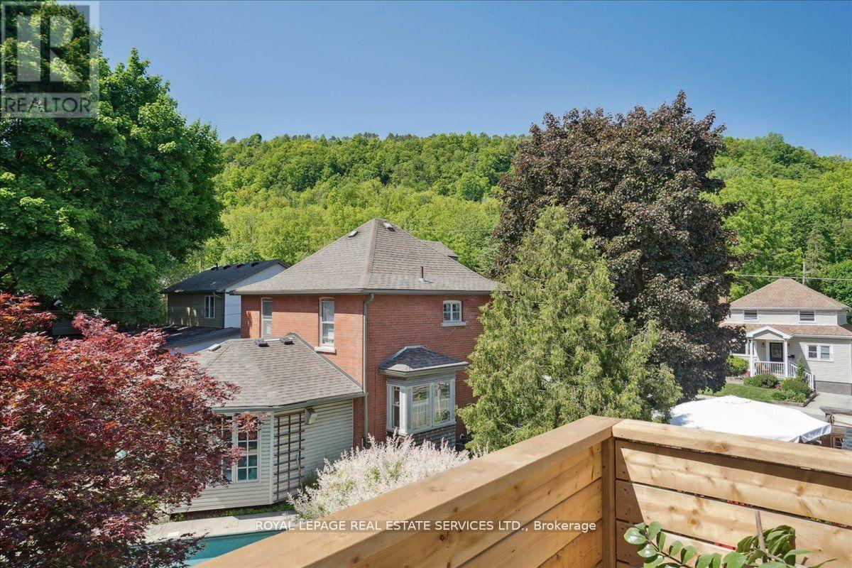 












24 PEEL STREET N

,
Hamilton,




Ontario
L9H2Z9

