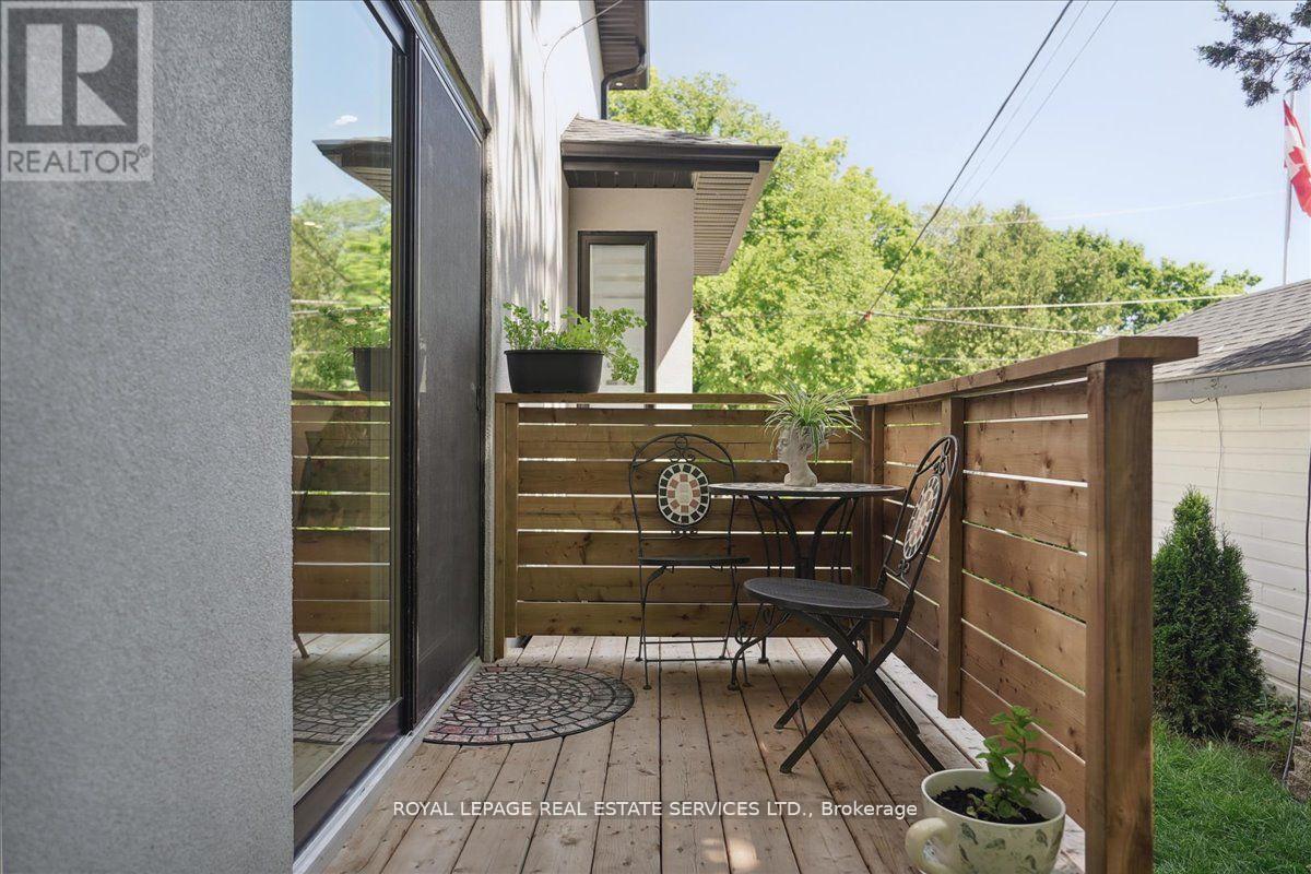 












24 PEEL STREET N

,
Hamilton,




Ontario
L9H2Z9

