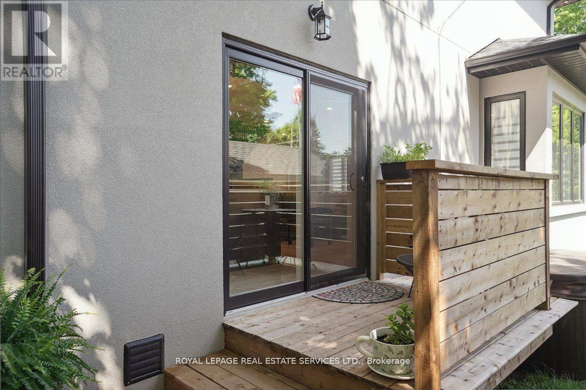












24 PEEL STREET N

,
Hamilton,




Ontario
L9H2Z9

