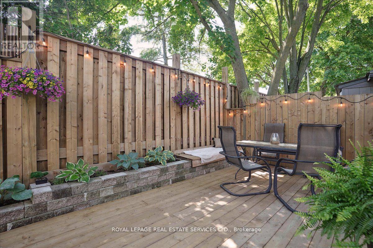 












24 PEEL STREET N

,
Hamilton,




Ontario
L9H2Z9


