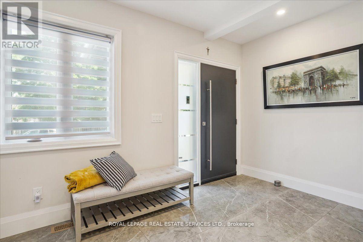 












24 PEEL STREET N

,
Hamilton,




Ontario
L9H2Z9

