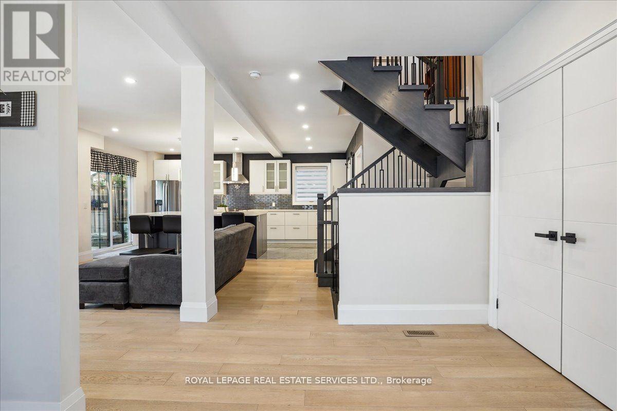 












24 PEEL STREET N

,
Hamilton,




Ontario
L9H2Z9

