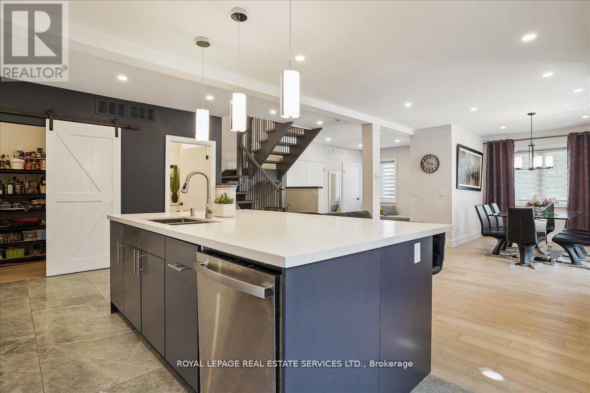 












24 PEEL STREET N

,
Hamilton,




Ontario
L9H2Z9

