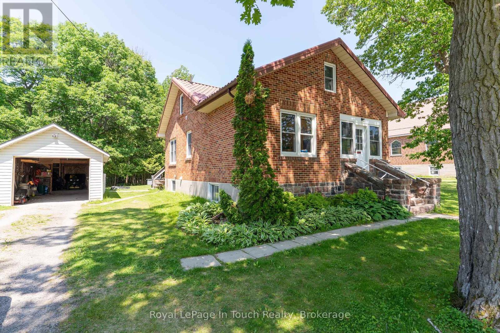 












2596 HONEY HARBOUR ROAD

,
Georgian Bay (Baxter),




Ontario
P0E1E0

