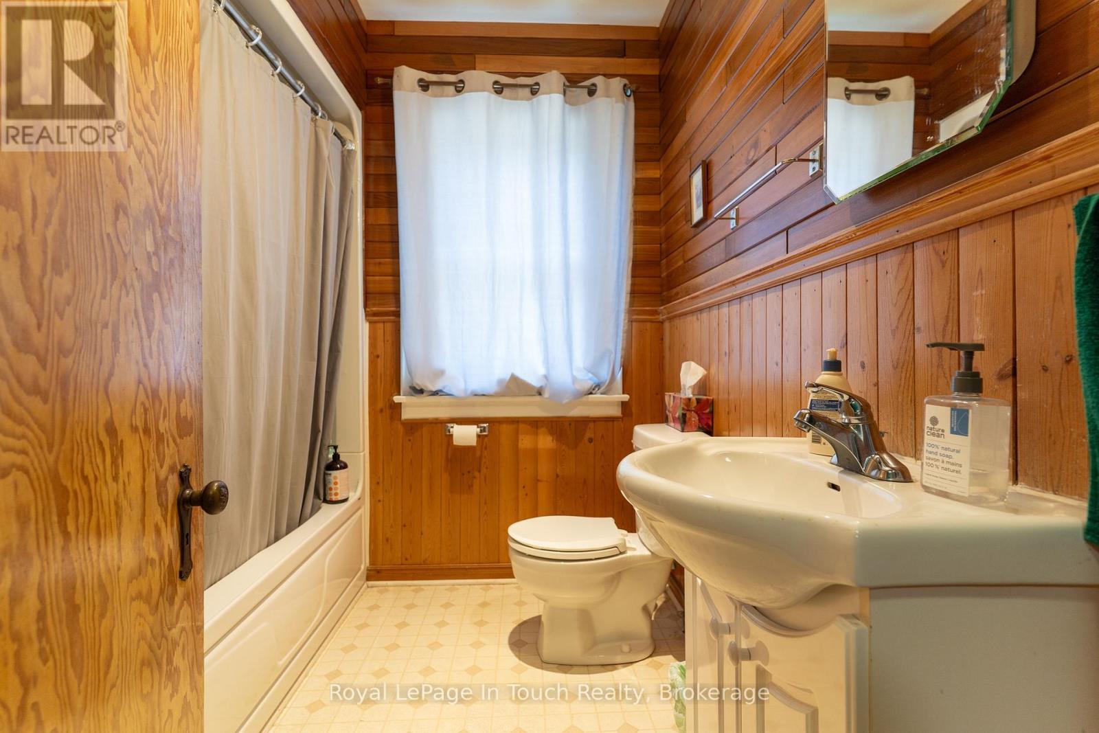 












2596 HONEY HARBOUR ROAD

,
Georgian Bay (Baxter),




Ontario
P0E1E0

