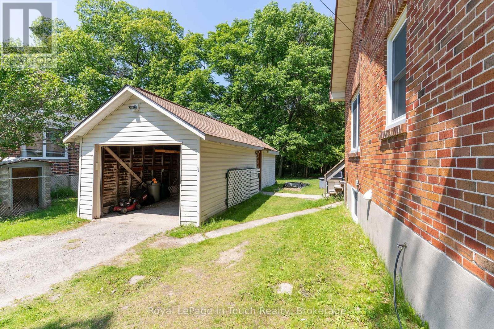 












2596 HONEY HARBOUR ROAD

,
Georgian Bay (Baxter),




Ontario
P0E1E0

