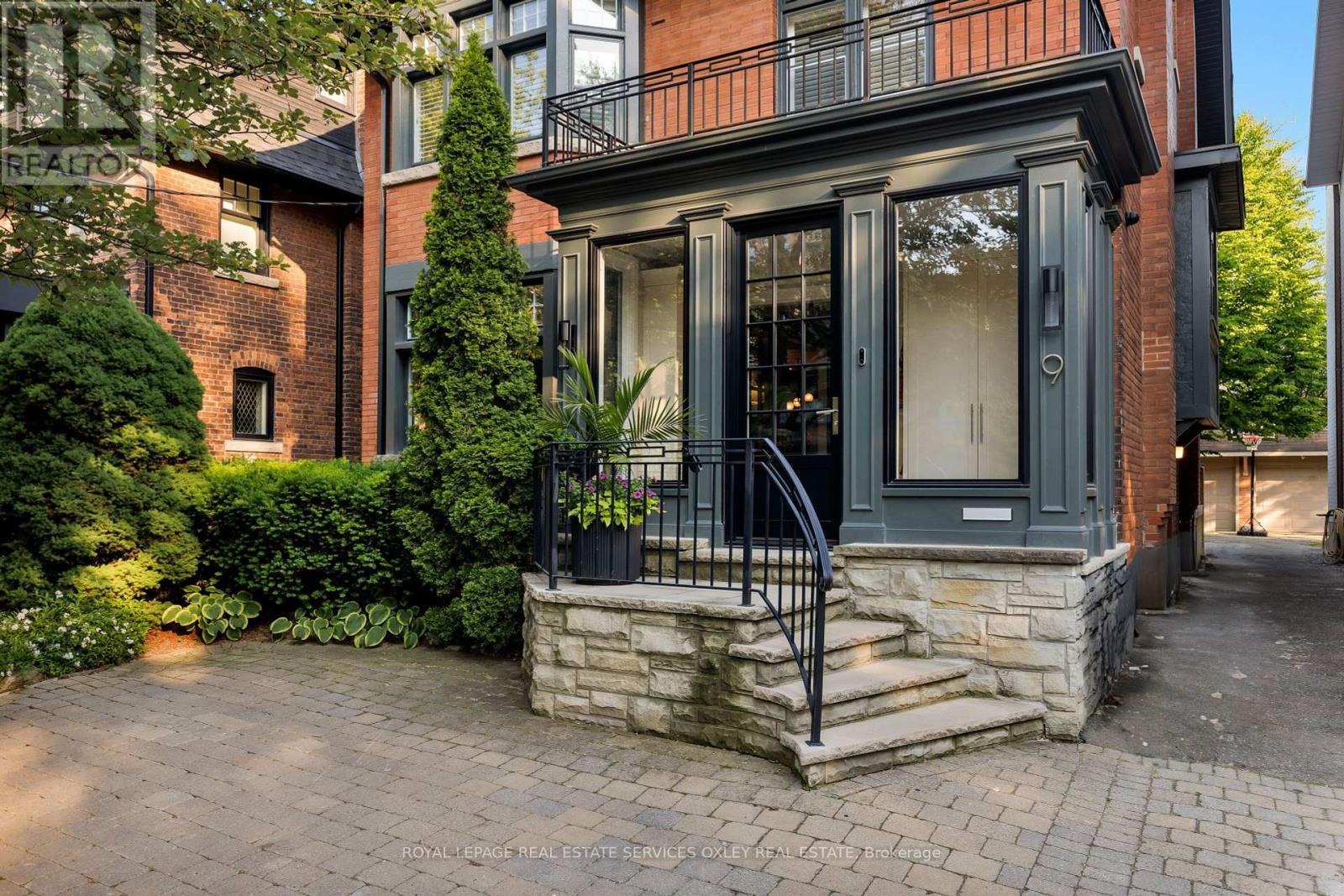 












9 LYNWOOD AVENUE

,
Toronto,




Ontario
M4V1K3

