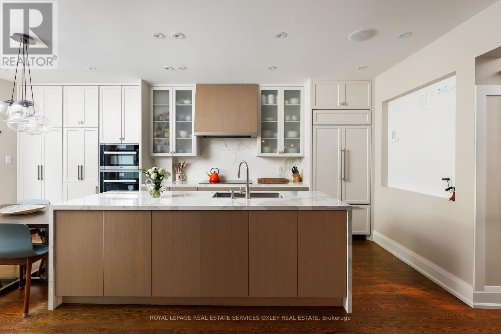 












9 LYNWOOD AVENUE

,
Toronto,




Ontario
M4V1K3

