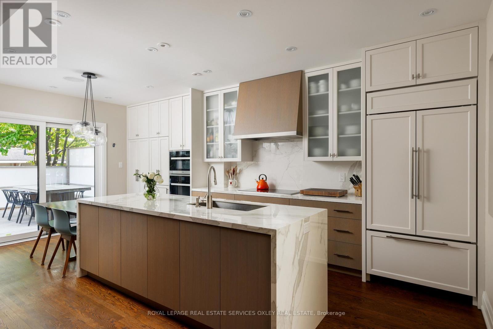 












9 LYNWOOD AVENUE

,
Toronto,




Ontario
M4V1K3

