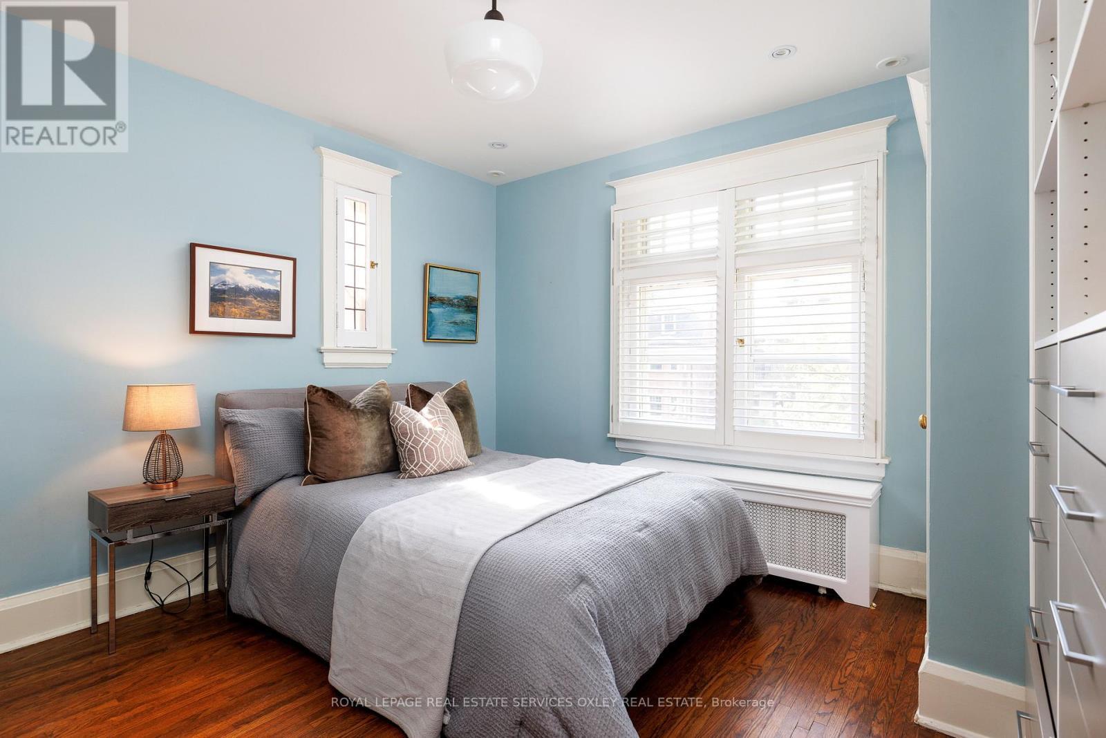 












9 LYNWOOD AVENUE

,
Toronto,




Ontario
M4V1K3

