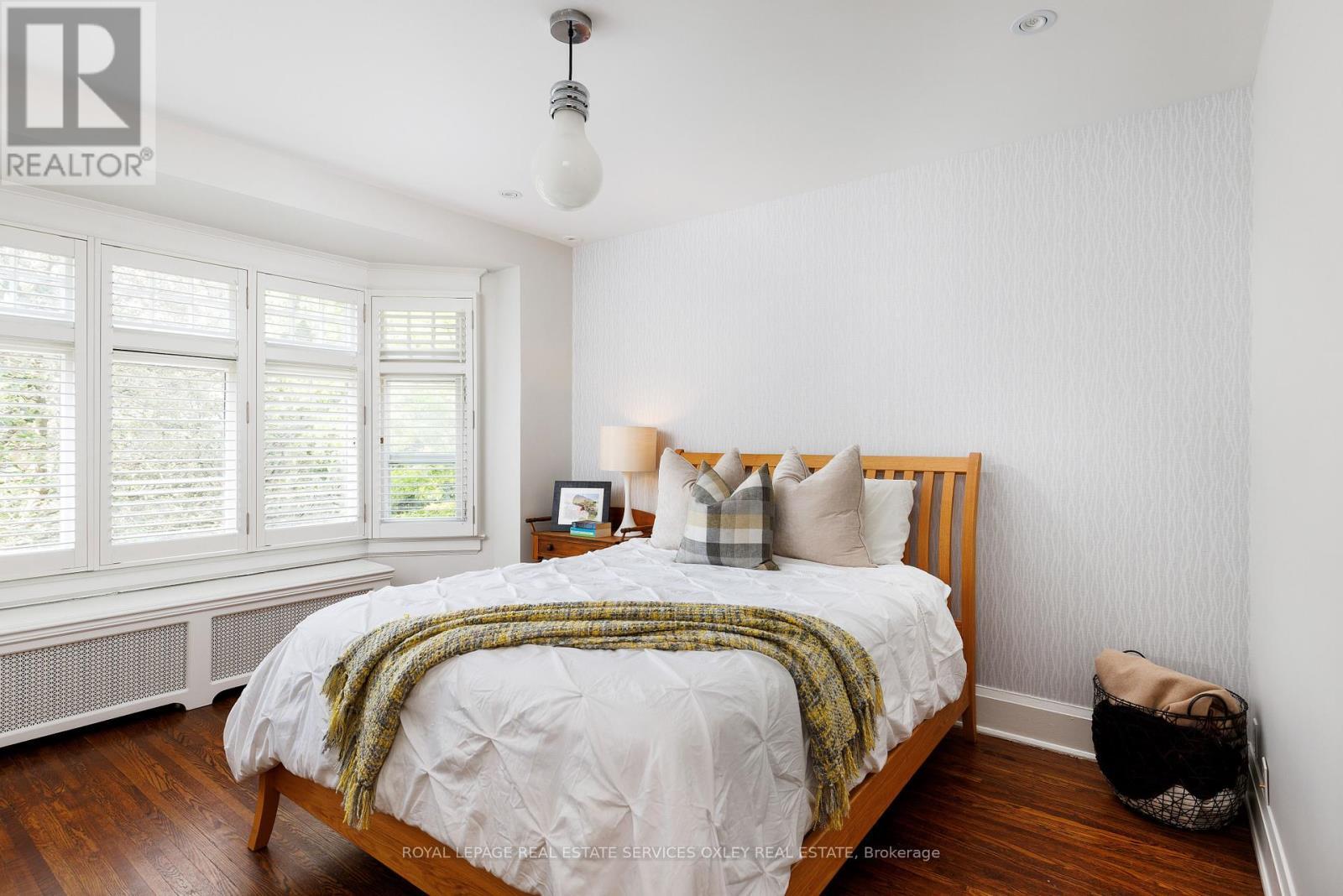 












9 LYNWOOD AVENUE

,
Toronto,




Ontario
M4V1K3

