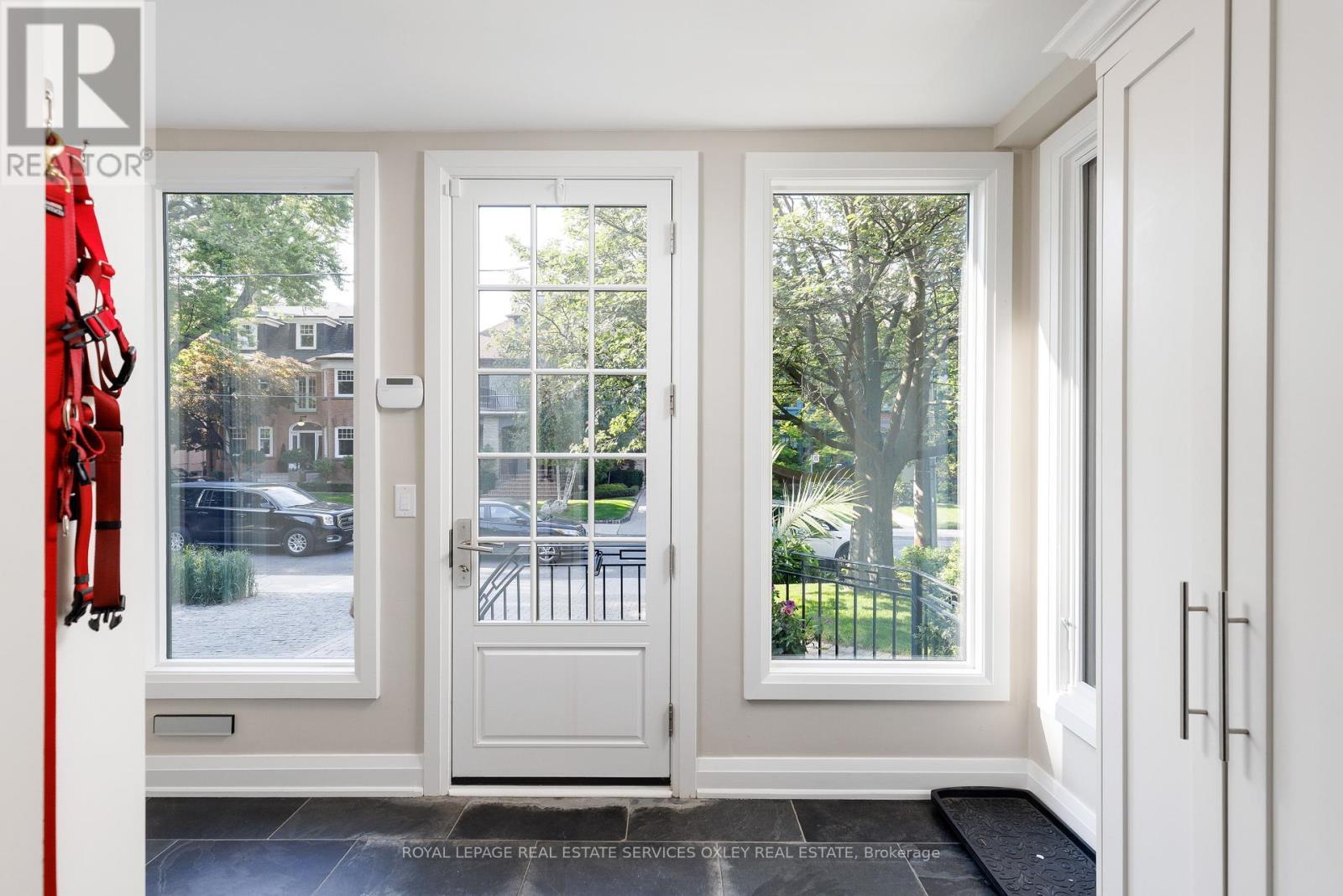












9 LYNWOOD AVENUE

,
Toronto,




Ontario
M4V1K3

