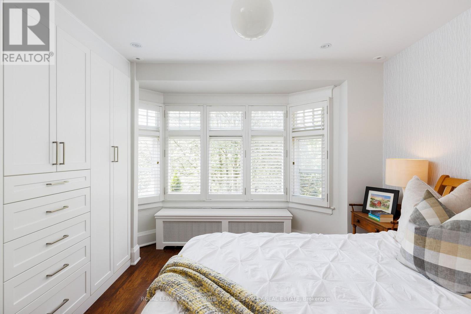 












9 LYNWOOD AVENUE

,
Toronto,




Ontario
M4V1K3

